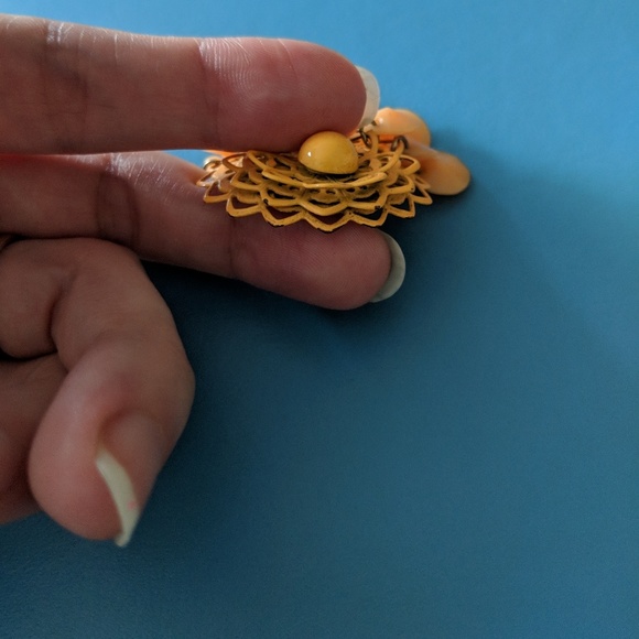 Vintage Peach 🍑 Beaded Clip-on Earrings - Picture 4 of 4